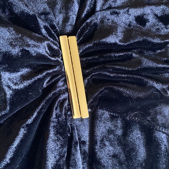 NWOT TROVARE’ bl velour crushed dress w/ gold clasp on waist. Chic. Medium. - Picture 4 of 10